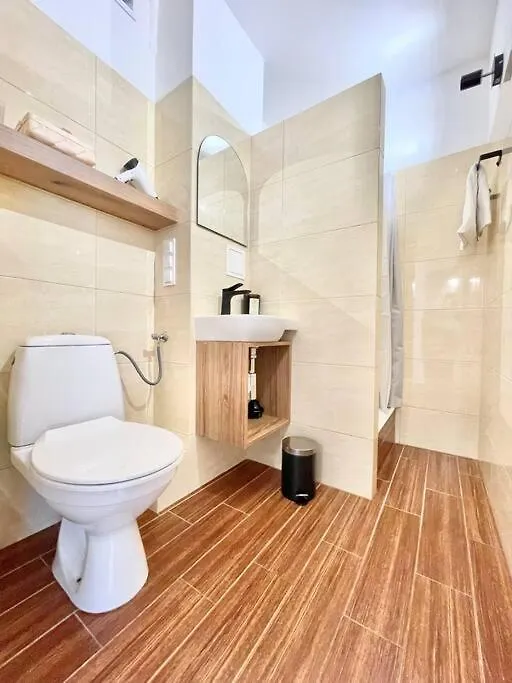 Oomph Modern Apartment With Balcony Warszawa