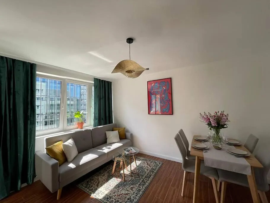 Oomph Modern Apartment With Balcony Warszawa