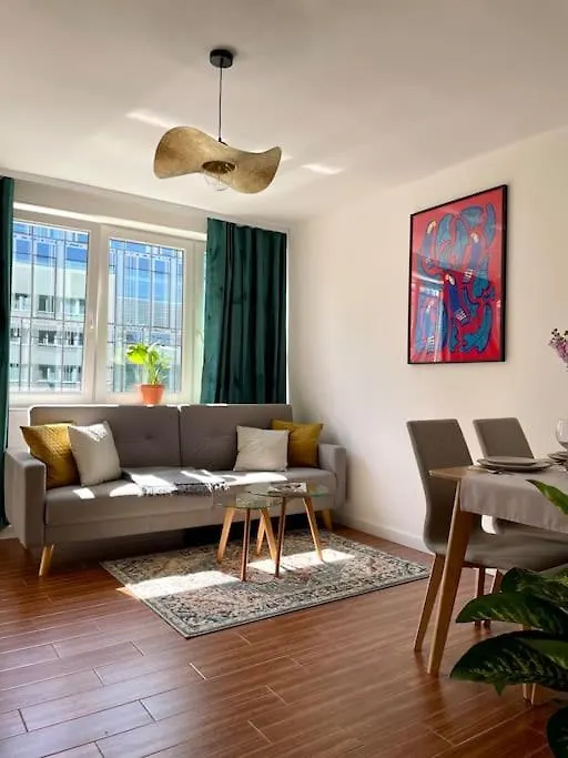 Oomph Modern Apartment With Balcony Warszawa Polen