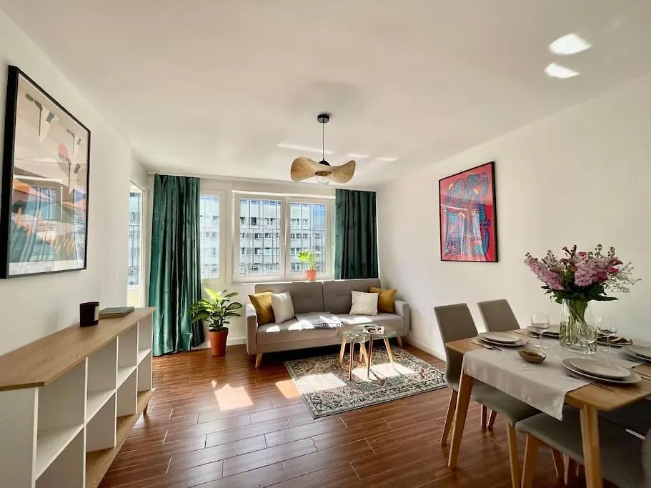 Oomph Modern Apartment With Balcony Warszawa